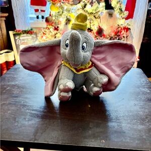 Dumbo 8 Inch Plush With Circus Collar And Yellow Hat